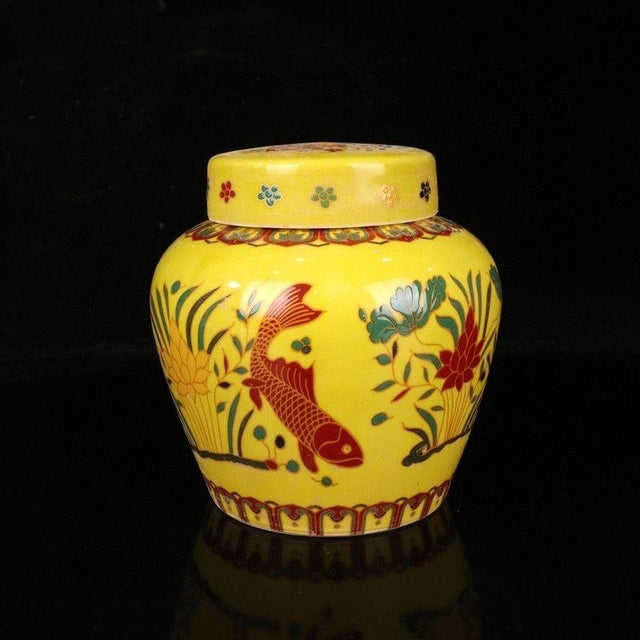 This is a stunning vintage Chinese porcelain jar, crafted in the highly prized style of the Ming Dynasty Chenghua period....