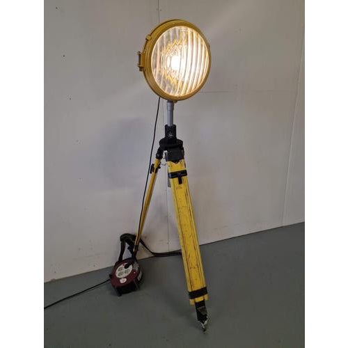 English Floor Lamp in Metal, 1960s For Sale - Image 12 of 12