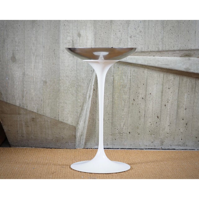 White Tulip Standing Ashtray by Eero Saarinen for Knoll International, 1970s, in Very Good conditions. Designed 1950 to...