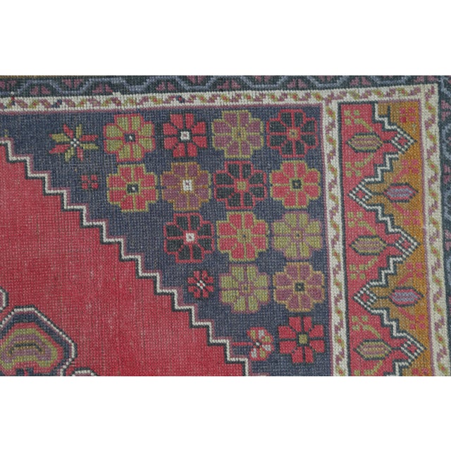 Red Vibrant Vintage Konya Taspınar Rug – Bold Geometric Medallion & Rich Anatolian Colors - 4' 2''x 7' 11'' For Sale - Image 8 of 10