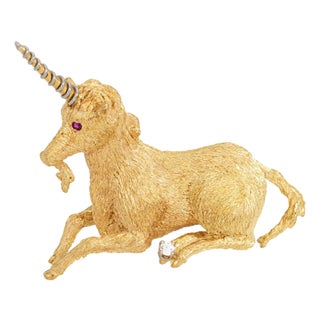 70s Vintage Unicorn Pendant Diamond 18k Yellow Gold Estate Fine Animal Jewelry For Sale