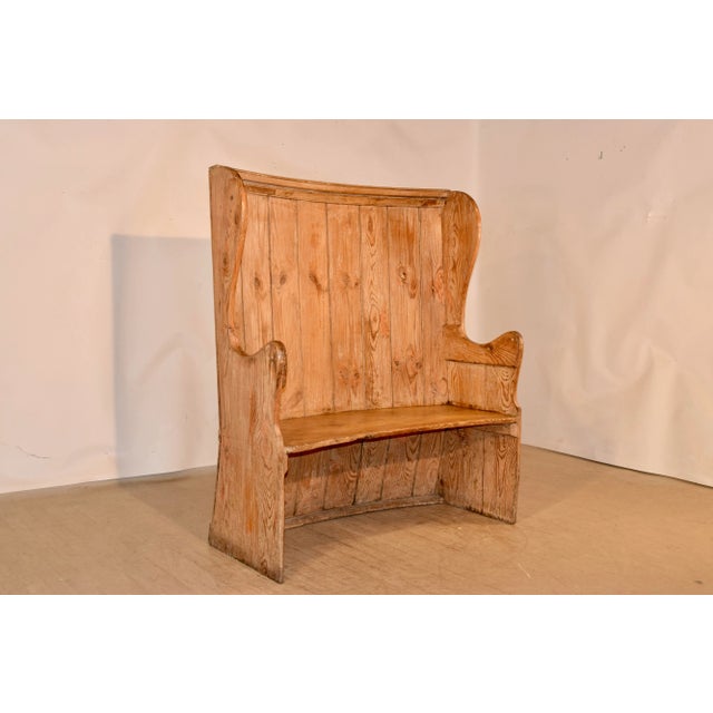 Brown 18th Century Pine Settle With Curved Back For Sale - Image 8 of 8