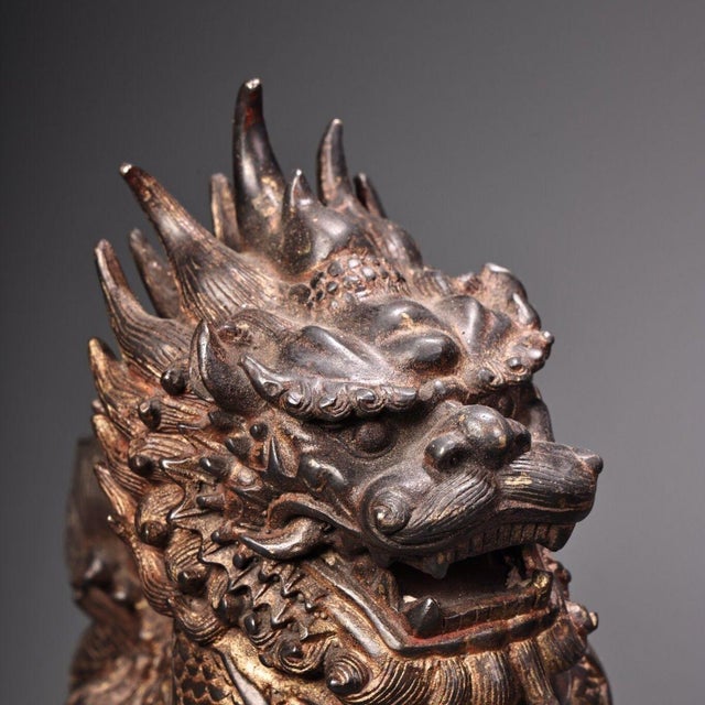 Bronze Pair of Antique Gilt Bronze Guardian Lion Figurines, 6900g Total, Ming Mark For Sale - Image 8 of 10