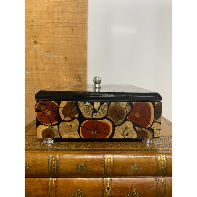 Contemporary Late 20th Century Lacquered Wooden Lidded Box With Inlaid Exotic Tree Ring Veneer For Sale - Image 3 of 8
