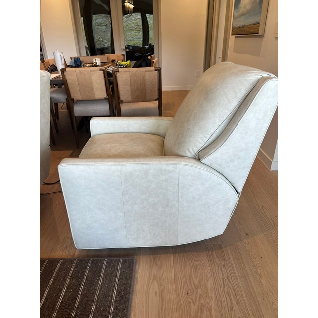 2020s Norwalk Stephanie Swivel Reclining Chair in Light Gray Leather For Sale - Image 5 of 6