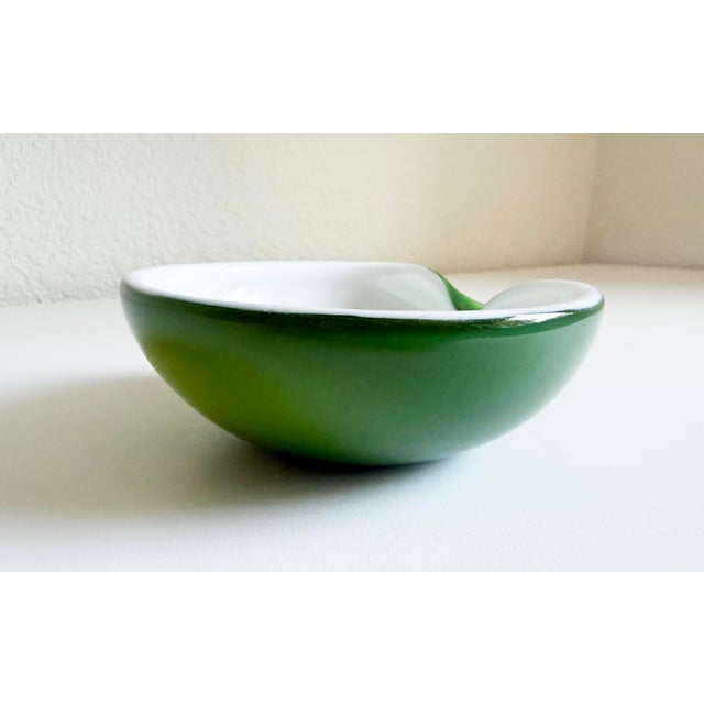 1960s 1960s Alfredo Barbini Murano Cased Glass Ashtray, Attributed For Sale - Image 5 of 10