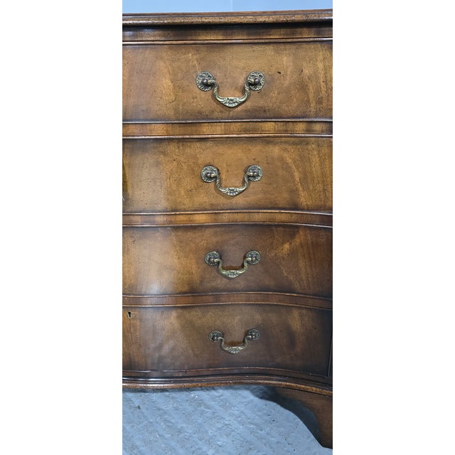 Small Georgian Serpentine Chest of Drawers, 1910 For Sale - Image 14 of 18