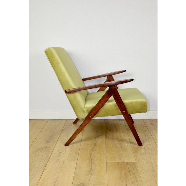 B-310 Var Armchair in Green Olive Velvet, 1970s For Sale - Image 4 of 8