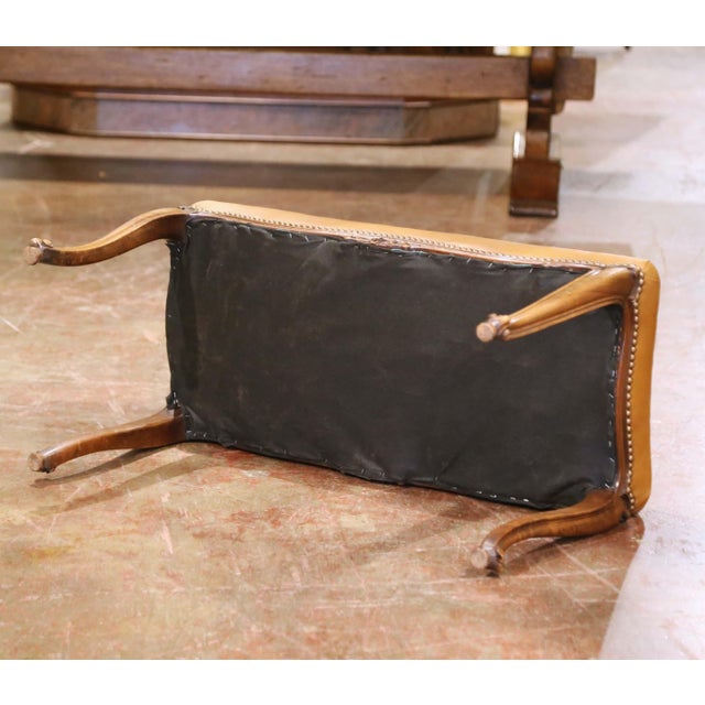 Early 20th Century French Louis XV Carved Walnut Bench With Leather Seat For Sale - Image 10 of 10