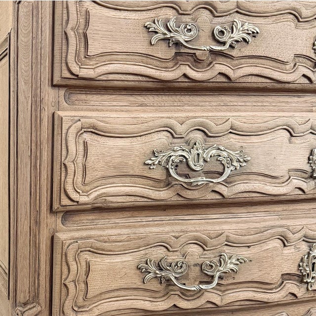 18th Century French Louis XV Period Stripped Oak Commode For Sale - Image 17 of 18