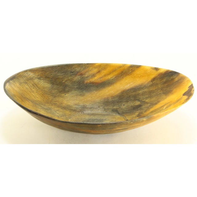 A very beautiful antique horn bow Oval shape in larger size Amazing coloration, natural to the material It seems to me...