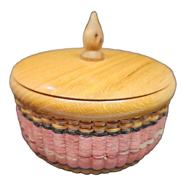 Vintage Reverse Twill Nantucket Basket With Wood Lid, Signed For Sale