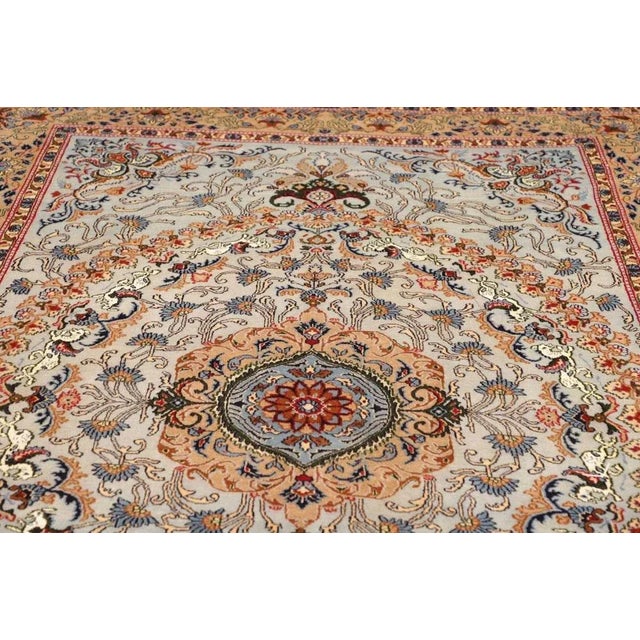 Moud Floral Rug in Virgin Wool For Sale - Image 8 of 11