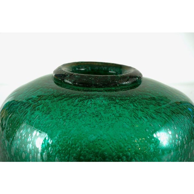 Vintage Emerald Pulegoso Vase with Gold Rim by Livio Seguso for Bisazza, 1993 For Sale - Image 6 of 17