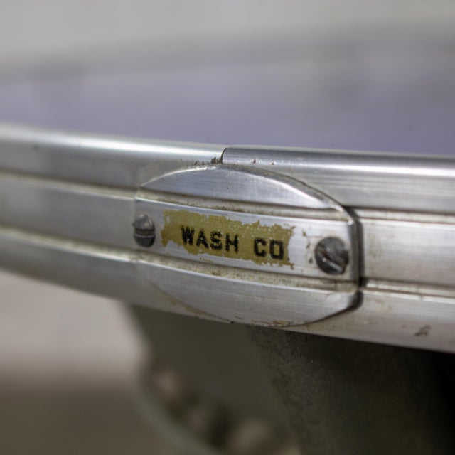 Blue 20th Century Streamline & Art Moderne End or Side Table W/ Steel Frame & Round Cobalt Blue Mirror Top For Sale - Image 8 of 18