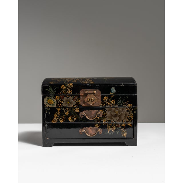 Chinese 20th Century Chinese Black Lacquered Box with Brass Mounts For Sale - Image 3 of 15