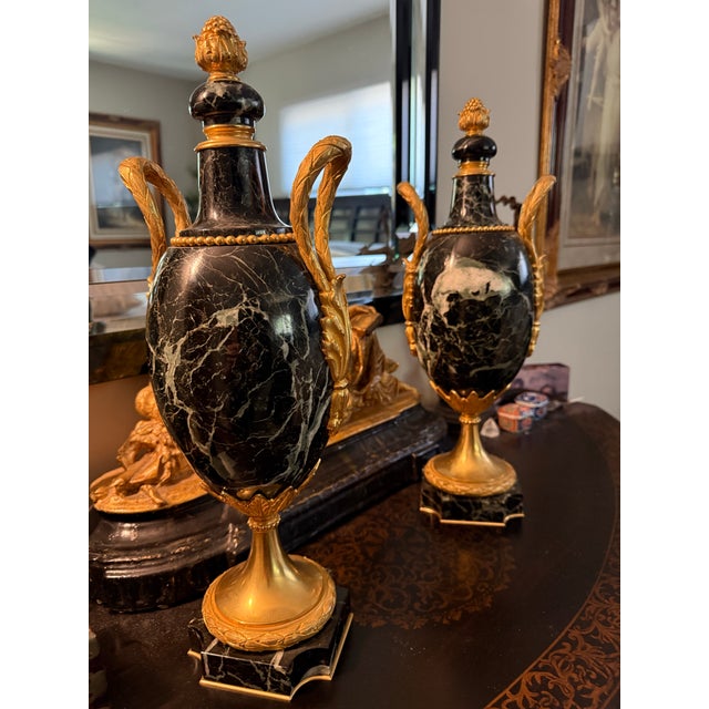 French Pair of 1870 French Louis XVI Gold and Marble Exceptional Cassoulets For Sale - Image 3 of 9