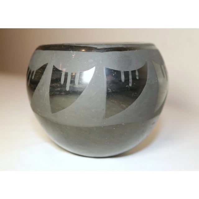Antique Handmade Native American Santa Clara Pueblo Black Pottery Blackware Bowl For Sale In New York - Image 6 of 11