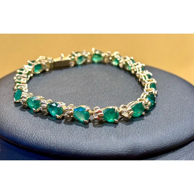 9 Carat Natural Brazil Emerald Tennis Bracelet 14 Karat Yellow Gold 7 " For Sale - Image 17 of 18