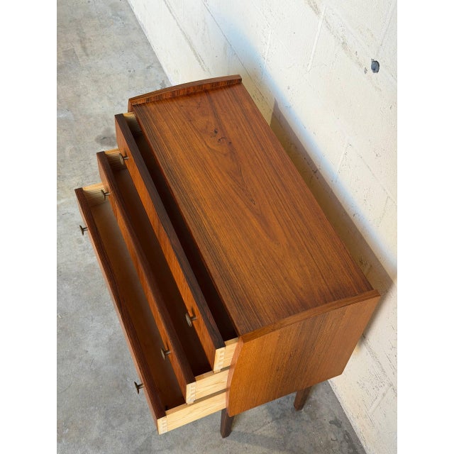 Brown 3-Drawer Commode Chest in Light Rosewood Mid-Century Modern 1960s For Sale - Image 8 of 10