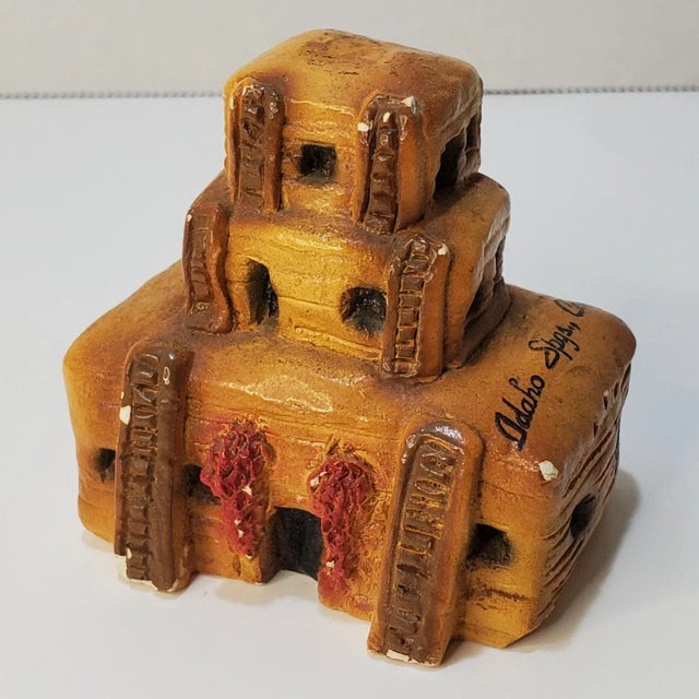 Ceramic Vintage Ceramic Colorado Souvenir Salt & Pepper Shaker For Sale - Image 7 of 7