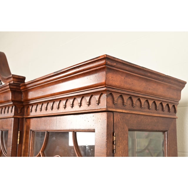 Henredon Georgian Carved Mahogany Lighted Breakfront Bookcase Cabinet For Sale - Image 11 of 17