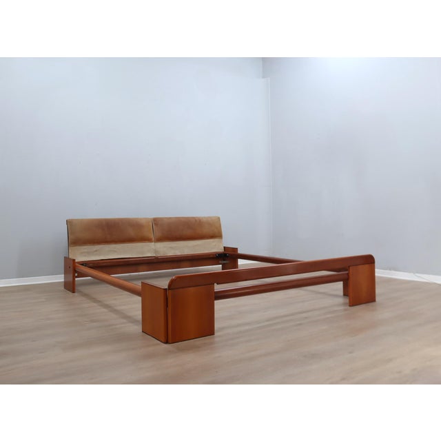 Walnut and Leather Bed attributed to Tobia Scarpa for Stildomus, 1970s For Sale - Image 13 of 13