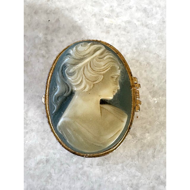 Gorgeous detail, Antique, cameo trinket or pillbox. Gold tone metal, and carved cameo.