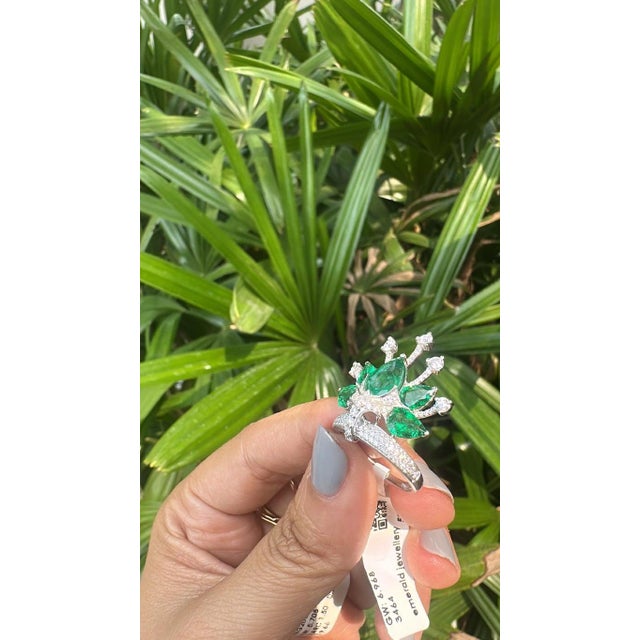 Metal Set in 18k Gold, 3.80 Carats, Natural Zambian Emerald & Diamonds Cocktail Ring, Us Size 6 For Sale - Image 7 of 13