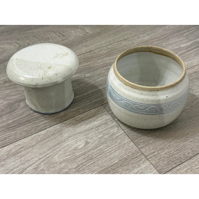 1950s Handmade 1955 Ceramic Butter Crock With Lid – Studio Pottery Swirl Band For Sale - Image 12 of 12