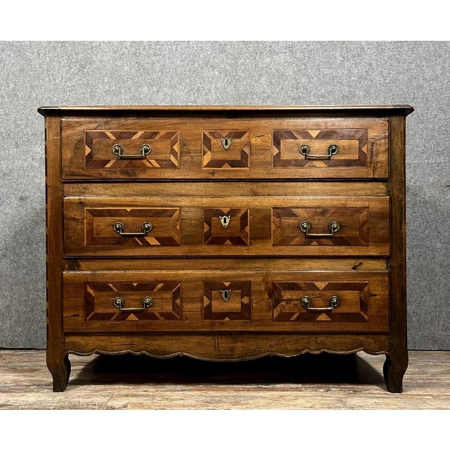 Louis XV / Louis XVI Transition Chest of Drawers in Marquetry For Sale - Image 6 of 6
