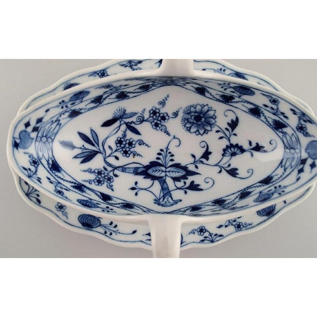 Late 19th Century Blue Onion Sauce Bowl in Hand-Painted Porcelain from Meissen For Sale - Image 4 of 7