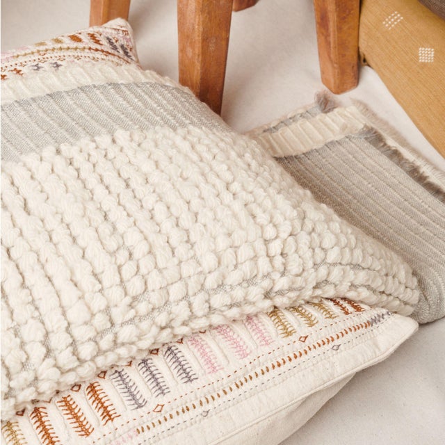 White Butterscotch Handloom Hand Knotted Textured Plush Merino Throw For Sale - Image 8 of 17