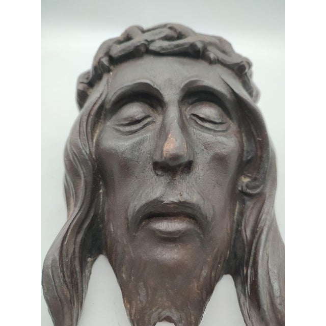 Large Ecce Homo Sacred Relief of Christ's Head in Walnut, 1720s For Sale - Image 13 of 13
