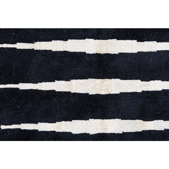 Modern ‘Skyline’ Rug – Hand-Knotted Wool and Silk by Doris Leslie Blau Size: 9'0" × 12'4" (274 × 375 cm) This striking...