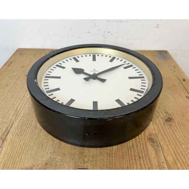 Industrial Black Factory Wall Clock from Siemens, 1950s For Sale - Image 9 of 17