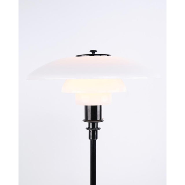 Ph 3/2 table lamp in black metallised brass from louis poulsen. Designed by poul henningsen with classic danish lighting...