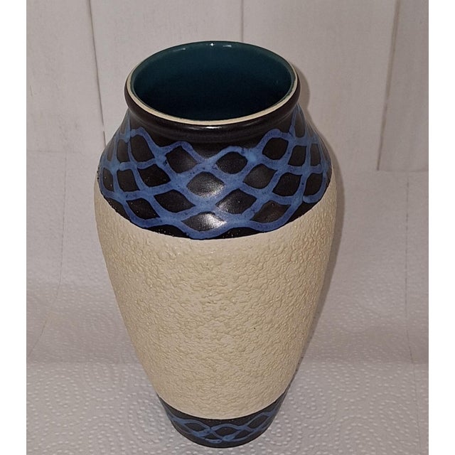 Mid-Century German Ceramic Vase, 1960s, in Very Good conditions. Designed 1960 to 1969