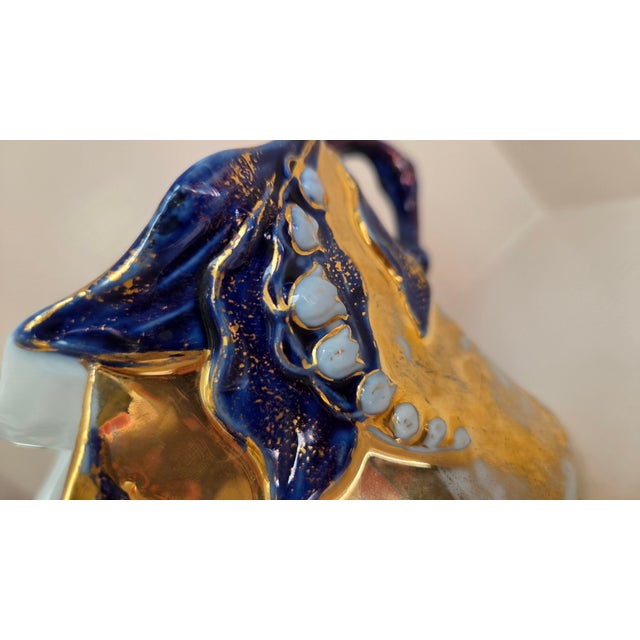 Circa 1900 Continental Cobalt and Gilt Porcelain Shaving Scuttle For Sale - Image 4 of 15