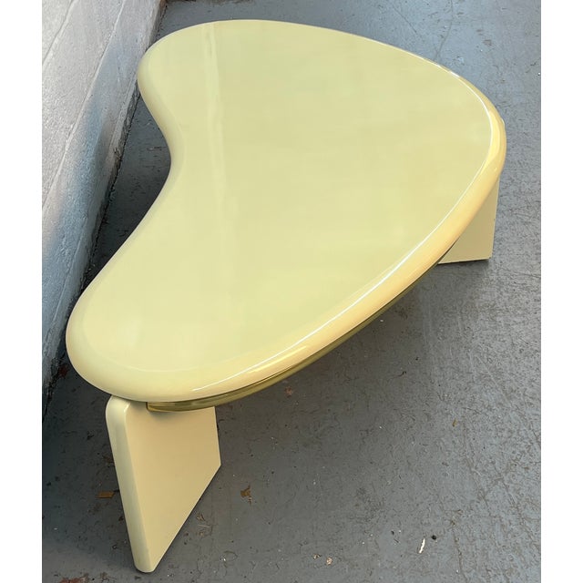 Wood Mid 20th Century Modernist Lacquered Kidney Shaped Ivory Coffee Table For Sale - Image 7 of 10