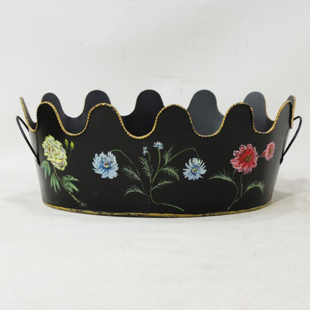 Traditional Vintage Hand-Painted Floral Toleware Scalloped Planter – Black and Gold Metal Cachepot For Sale - Image 3 of 10