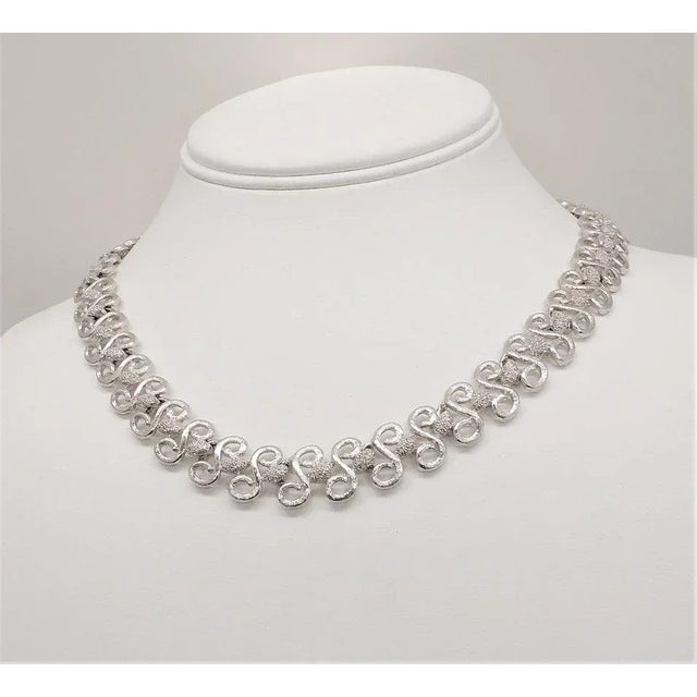 Vintage 1960s Signed Monet Rhodium Plated Collar Necklace For Sale In Philadelphia - Image 6 of 9