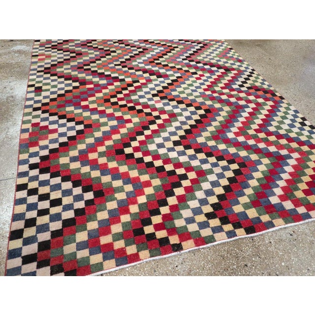 Ivory Galerie Shabab Collection Mid-20th Century Turkish Anatolian Accent Rug For Sale - Image 8 of 10