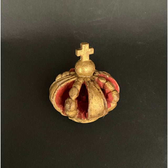 Wood 18th Century Iberian Religious Crown in Carved Gilt Wood For Sale - Image 7 of 7