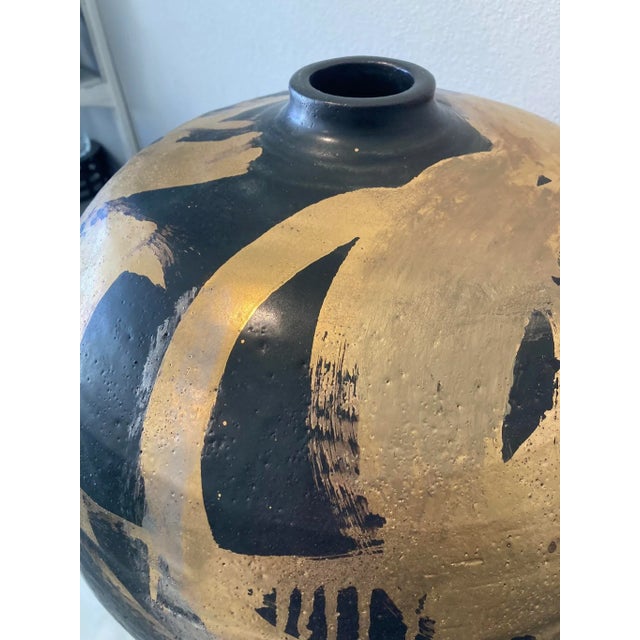 Black, 23k Gold and Platinum Studio Pottery Vase by Tatiana For Sale In Palm Springs - Image 6 of 8