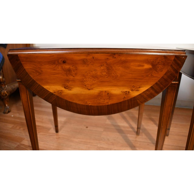 1950s English Hepplewhite Birdseye Maple Banded Walnut Pembroke Drop Leaf Tables For Sale - Image 4 of 18