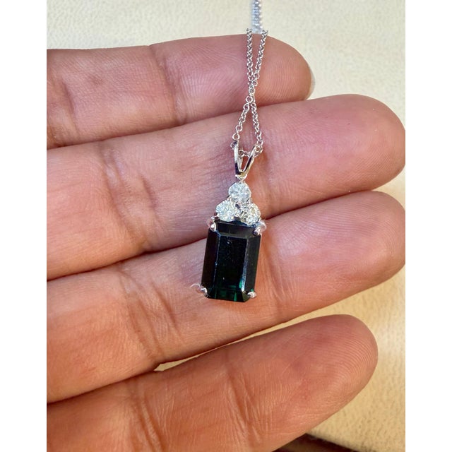 Modern 2 Carat Green Tourmaline & Diamond Pendant / Necklace 14 Karat White Gold, 16"l For Sale - Image 3 of 8