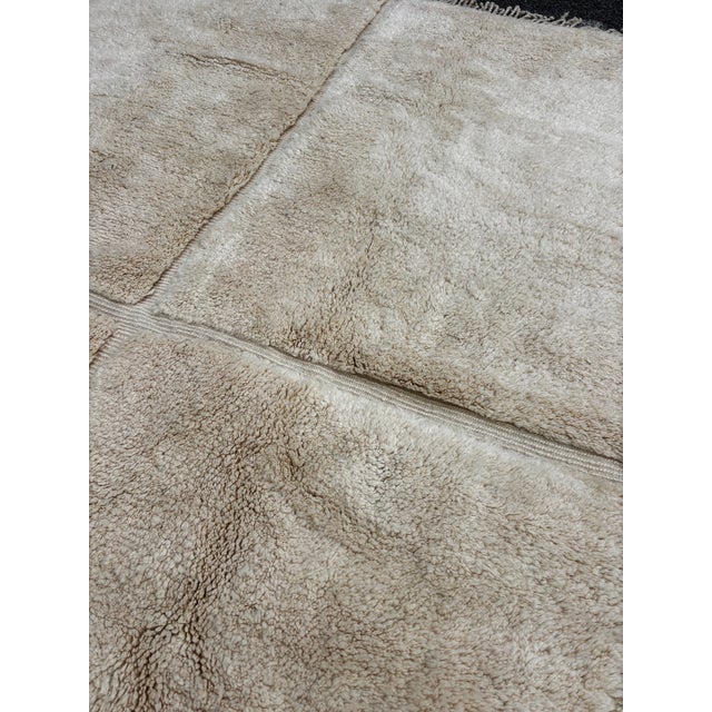 Luxury Handmade Beni Ouarain Mrirt Rug – 220 × 310 Cm | 7.2 × 10.2 Ft | Pure Moroccan Wool For Sale - Image 10 of 17