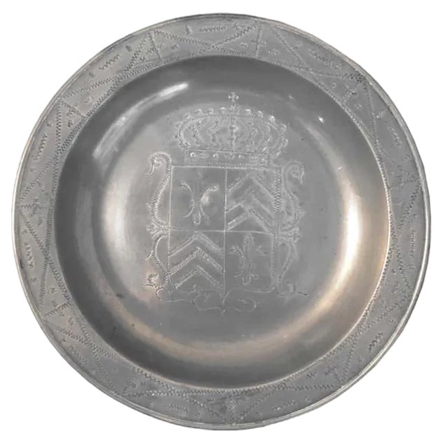 Dish with Coat of Arms, 18th Century For Sale