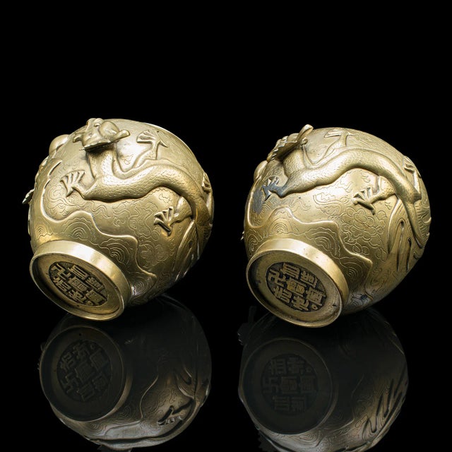 Bronze 1880's Pair of Antique Flower Urns For Sale - Image 8 of 12